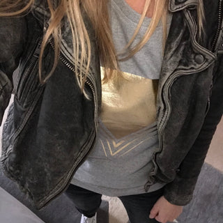 Metallic gold triangles on light grey sweat