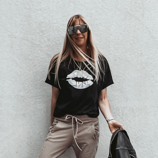 Boxy black lips tee *boxy relaxed fit*