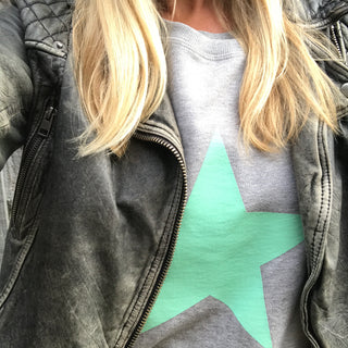 Mint aqua star on light grey sweat