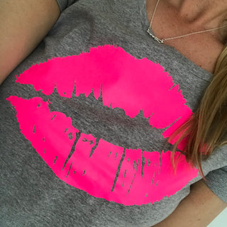 Neon pink lips on grey tee (M)