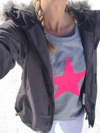 Neon pink star on light grey sweat