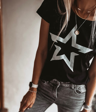 White striking star black tee *fitted style*