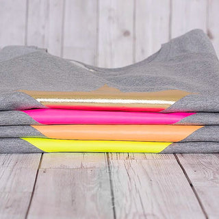 Neon pink star on light grey sweat