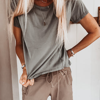 THE PERFECT LIGHT KHAKI TEE