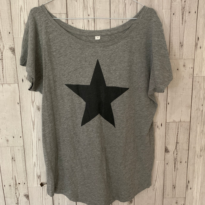 Black star on a grey tee (size 12)
