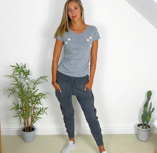 White scattered stars on a grey tee *preloved*